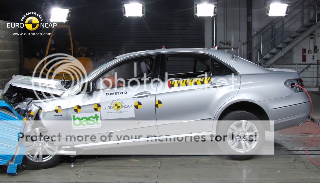 Mercedes_E-Class_2009_Front---0-654.jpg