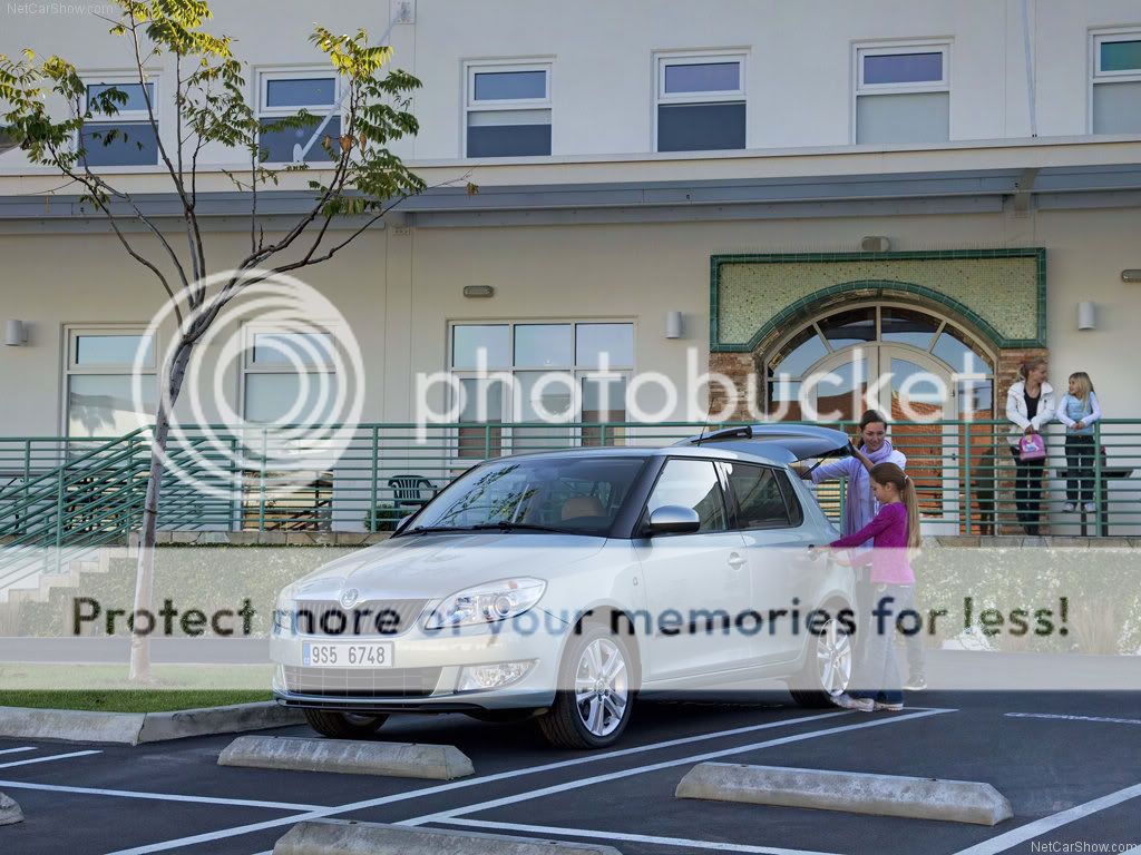 Skoda-Fabia_2011_1024x768_wallpa-5.jpg