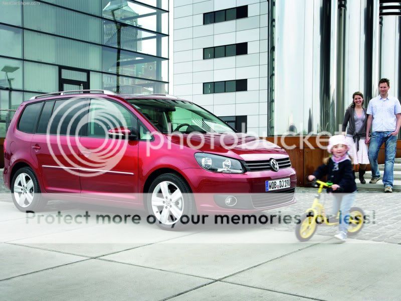 Volkswagen-Touran_2011_1024x768_-16.jpg