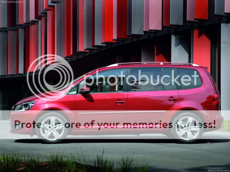 Volkswagen-Touran_2011_1024x768_-17.jpg