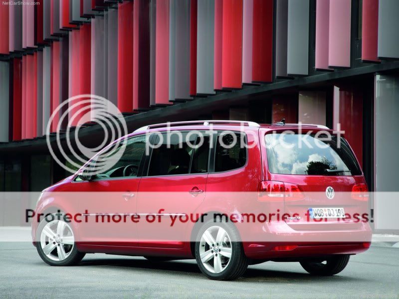 Volkswagen-Touran_2011_1024x768_-18.jpg