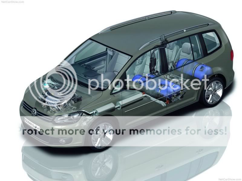 Volkswagen-Touran_2011_1024x768_-21.jpg