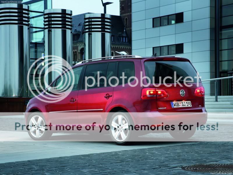 Volkswagen-Touran_2011_1024x768_-22.jpg