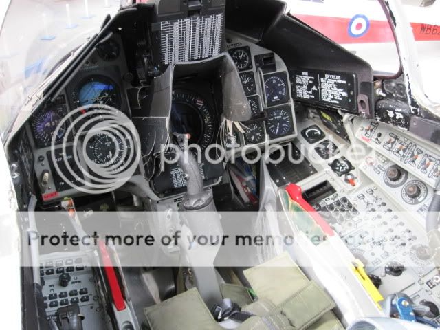 http://i535.photobucket.com/albums/ee359/aeropark/779andNewarksviggen007.jpg