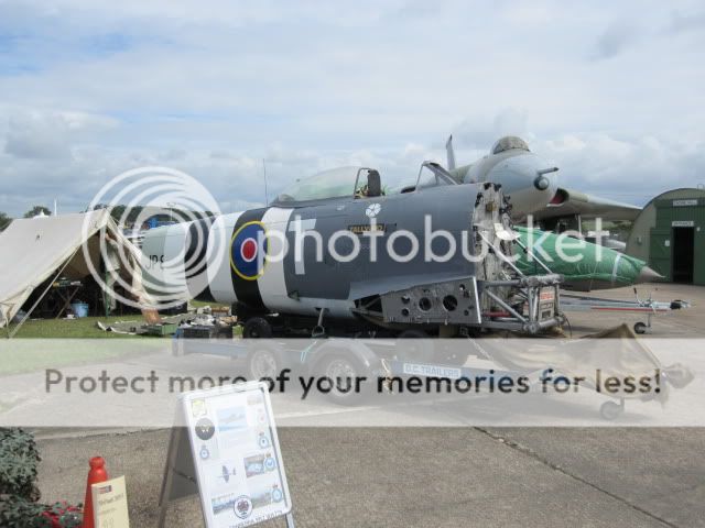 http://i535.photobucket.com/albums/ee359/aeropark/Cockpit-fest2011020.jpg