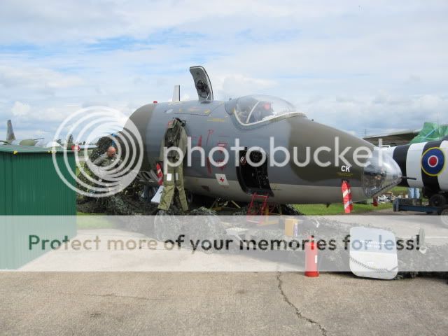 http://i535.photobucket.com/albums/ee359/aeropark/Cockpit-fest2011025.jpg