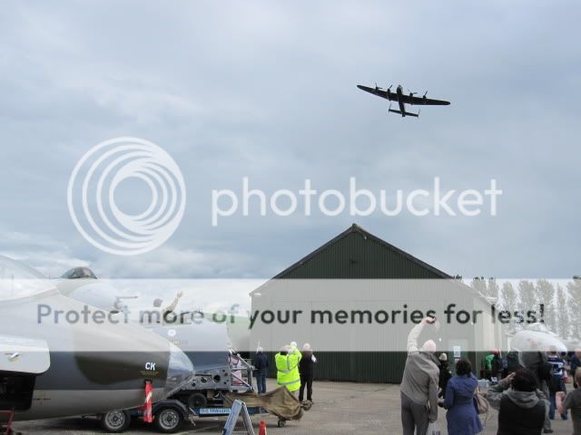 http://i535.photobucket.com/albums/ee359/aeropark/Cockpit-fest2011028.jpg