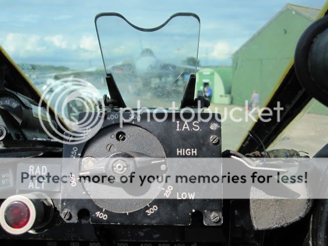http://i535.photobucket.com/albums/ee359/aeropark/Cockpit-fest2011050.jpg