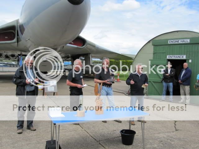 http://i535.photobucket.com/albums/ee359/aeropark/Cockpit-fest2011071.jpg