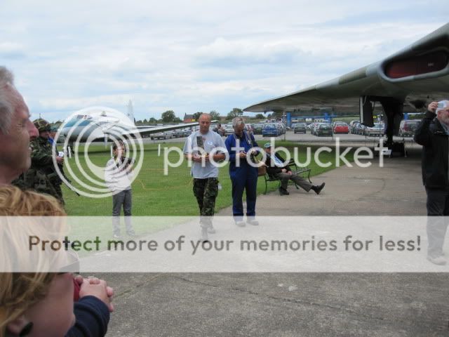 http://i535.photobucket.com/albums/ee359/aeropark/Cockpit-fest2011074.jpg