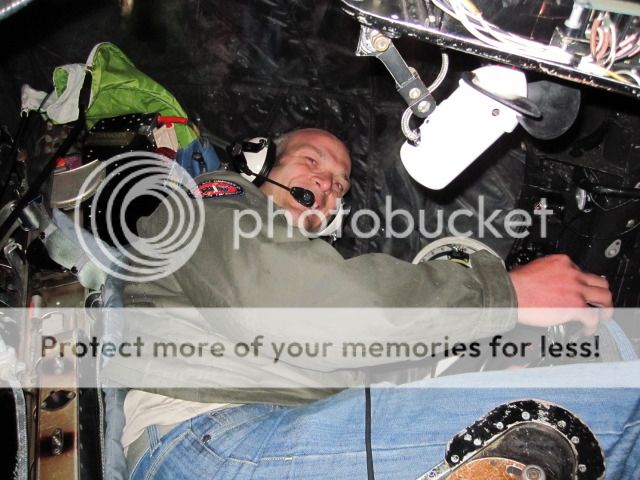 http://i535.photobucket.com/albums/ee359/aeropark/cockpit-Fest2012024.jpg